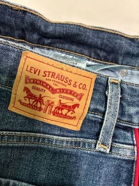 Levi's Women's Wide Leg Jeans in Indigo Blue with Tan Patch